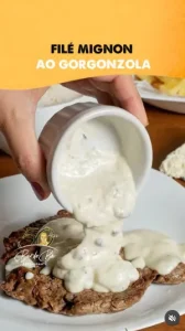 Filé mignon ao molho gorgonzola